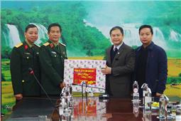 Phó Tư lệnh, Tham mưu trưởng Quân khu chúc tết tại tỉnh Cao Bằng